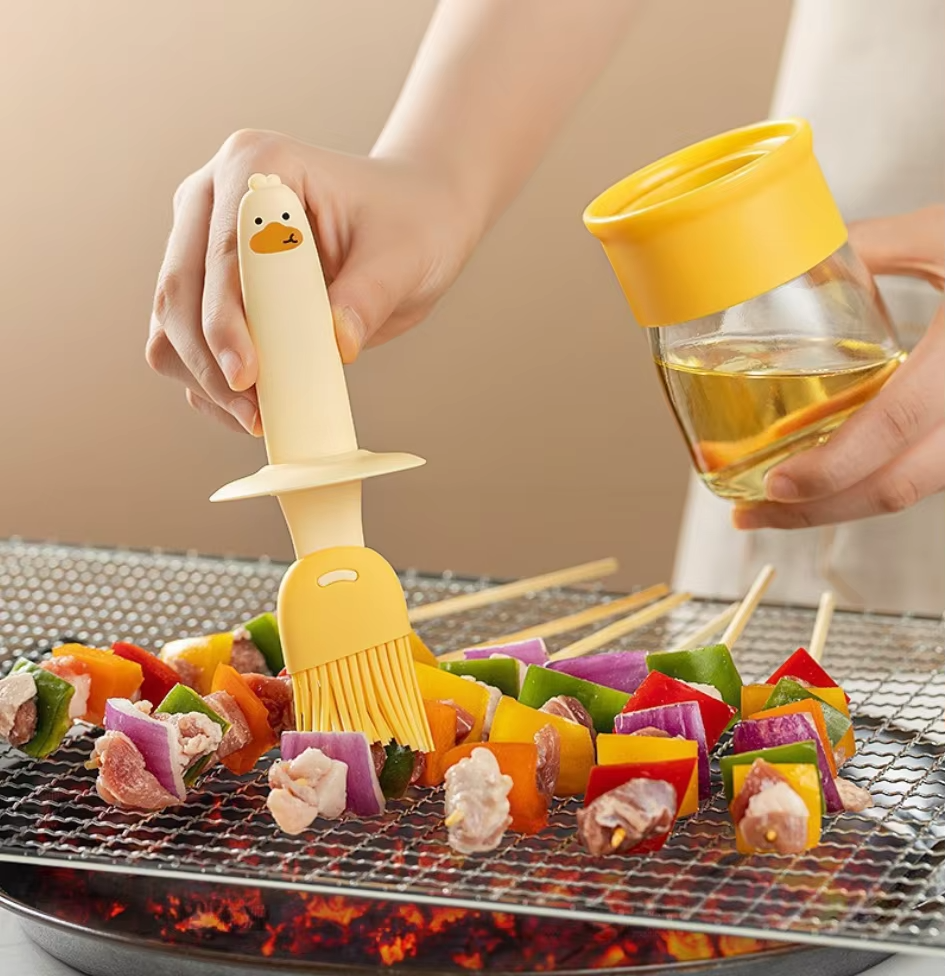 2-in-1 Duck Oil Dispenser With Silicone Brush